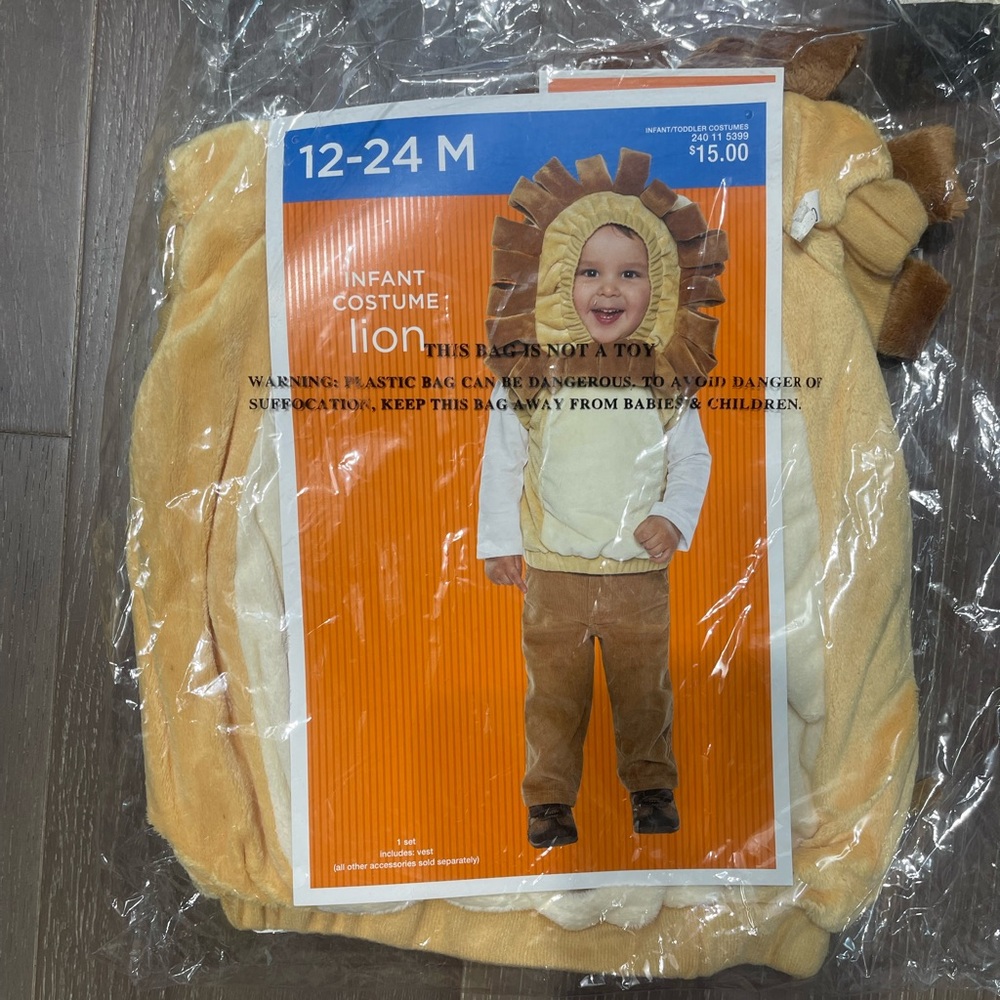 Target infant lion costume. NWT 12-24 months